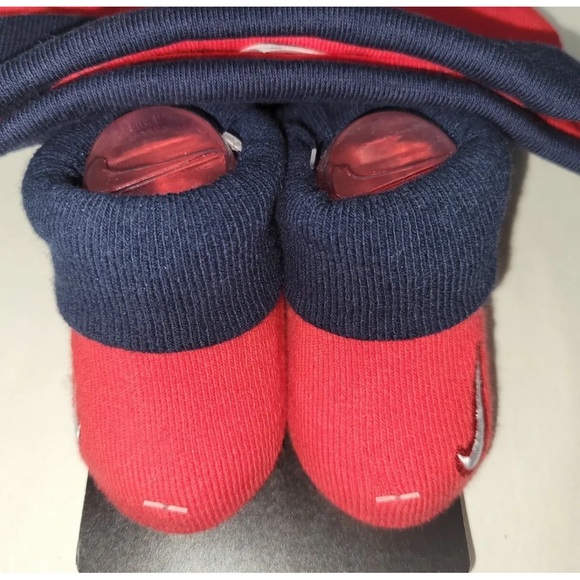 NWT Nike Newborn Infant Baby Red Blue Beanie Hat & Bootie Set 0-6 months - Picture 3 of 5